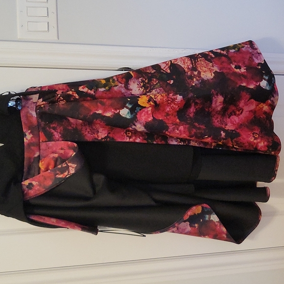 Dress - Picture 2 of 5